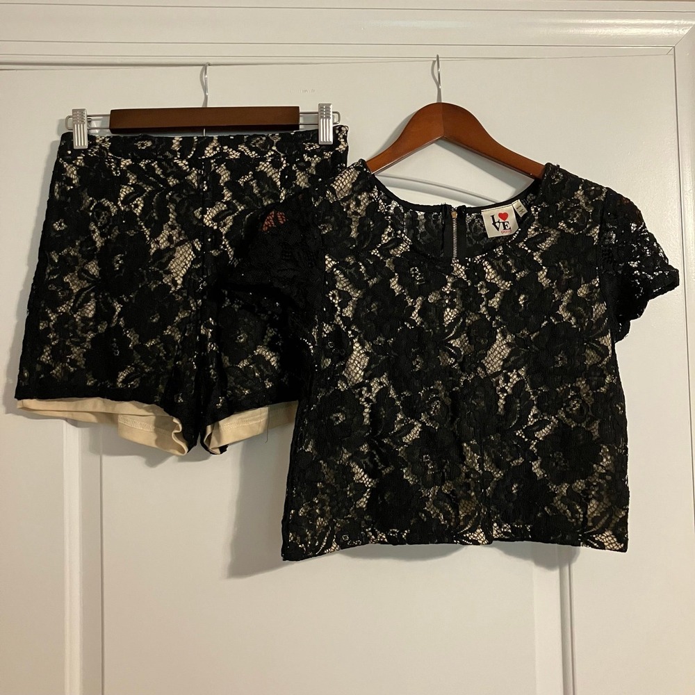 LOVE point black floral lace‎ crop top & matching shorts set women's sz M